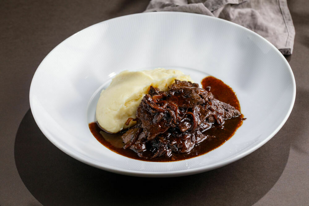 Veal liver with mashed potatoes