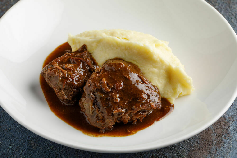 Veal cheeks with orzo pasta