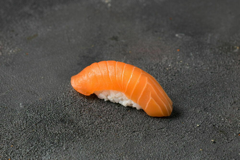 Лосось суши