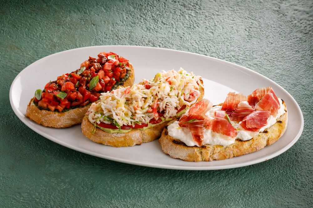 Bruschetta with jamon 