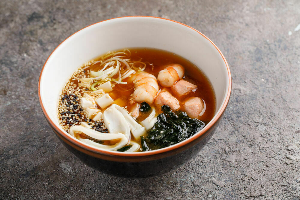 Суп с морепродуктами в японском стиле