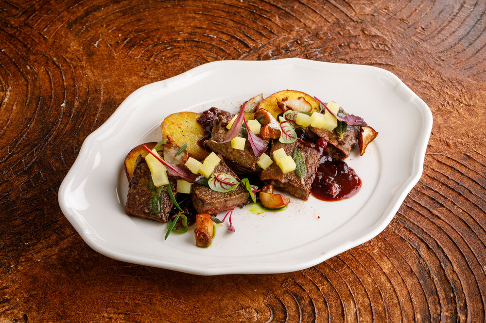 Tender pieces of liver with porcini mushrooms