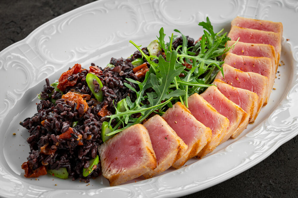 Tuna tagliata with rice Nero Venere and asparagus on promotion